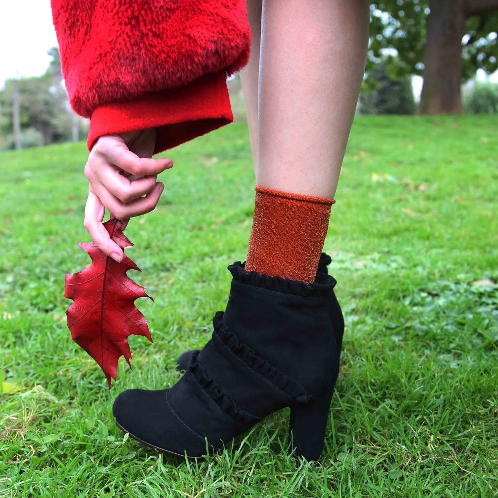 Chie Mihara Ankle boot with Ruffles details in Bla